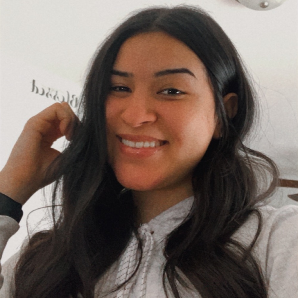 Meet your Posher, Yesenia